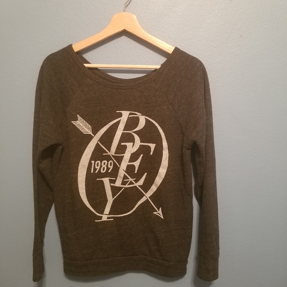 Obey Tops - OBEY wide neck sweatshirt (S)